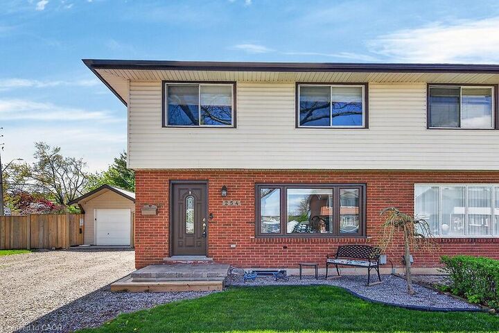 Property Photo:  254 St Andrews Drive  ON L8K 5K3 
