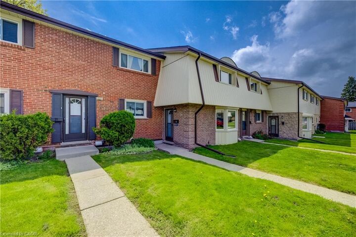 Property Photo:  160 Jansen Avenue 32  ON N2A 2L7 