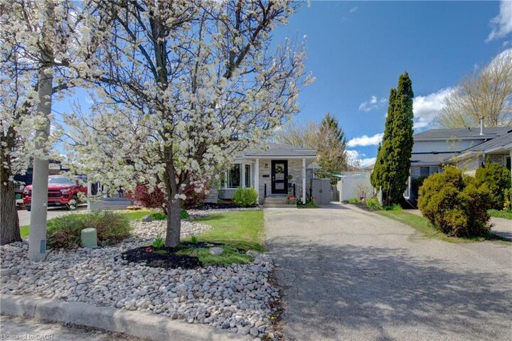 Property Photo:  626 Settlersfield Court B  ON N2T 2K6 