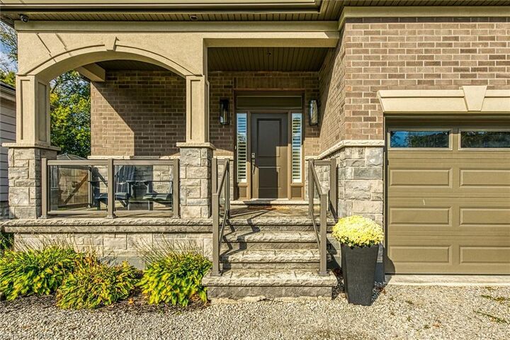 Property Photo:  18 David Avenue  ON L9A 3V1 