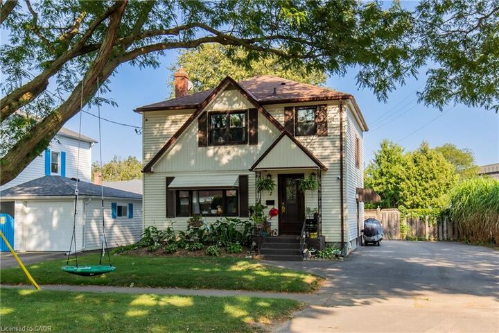 Property Photo:  2 Thorndale Avenue C  ON L2R 6A3 