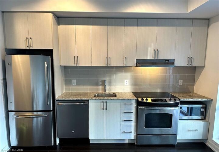 Property Photo:  2560 Eglington Avenue 310  ON L5M 0Y3 