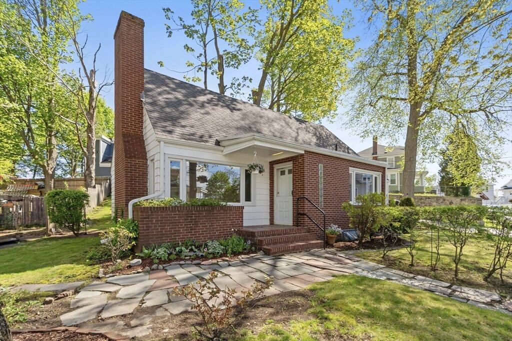 Property Photo:  4 Bicknell Terrace  MA 01841 