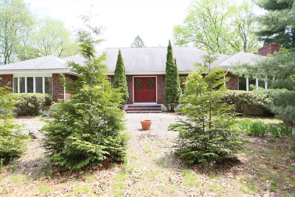 Property Photo:  1 Piper Rd  MA 02421 