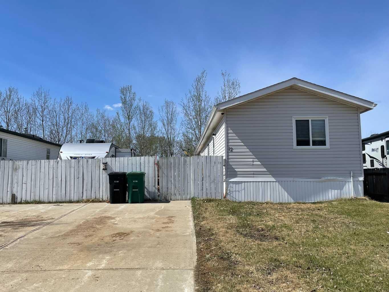 Property Photo:  12 Dewberry Road  AB T0H 1Z0 