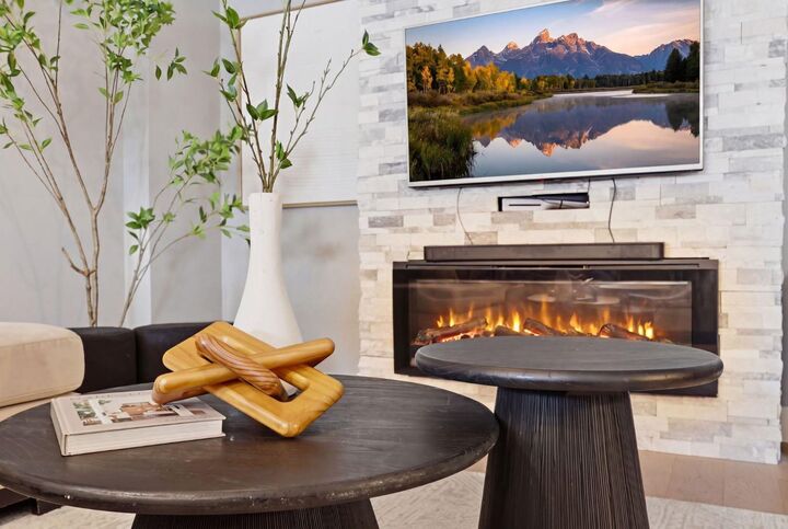 Property Photo:  209 Hillcrest Gardens SW  AB T4B 4H8 