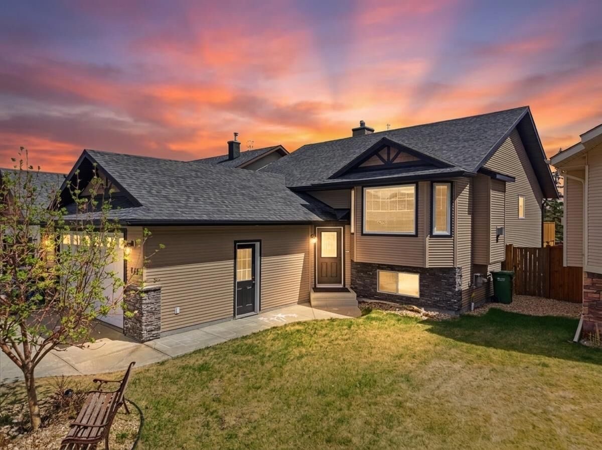 Property Photo:  135 Issard Close  AB T4R 0C2 