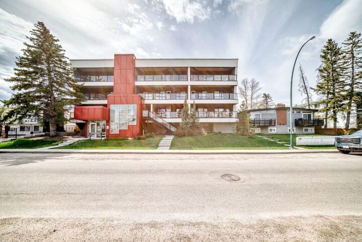 Property Photo:  1629 38 Street SW 201  AB T3C 1T8 