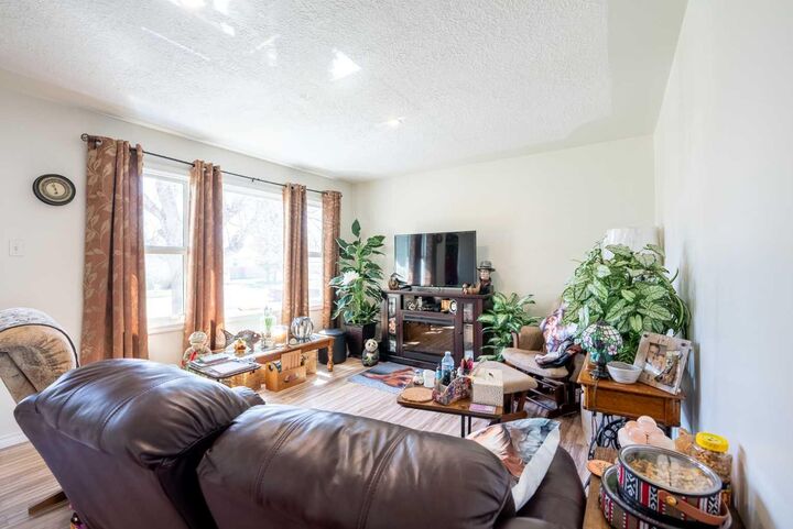 Property Photo:  734 4 Street S  AB T1J 2B1 