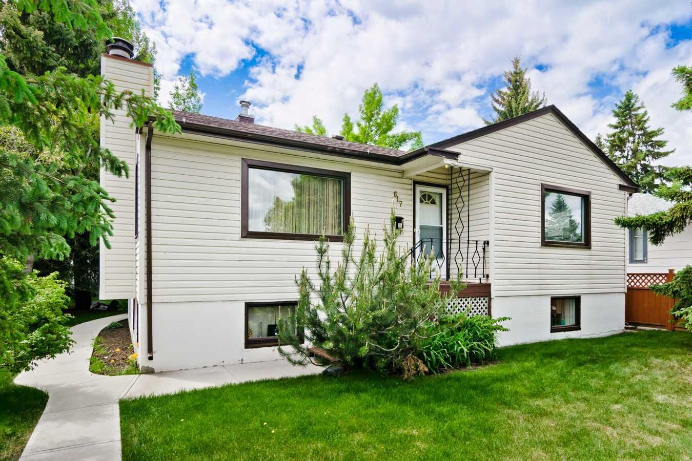 Property Photo:  617 17 Avenue NE  AB T2E 1M4 