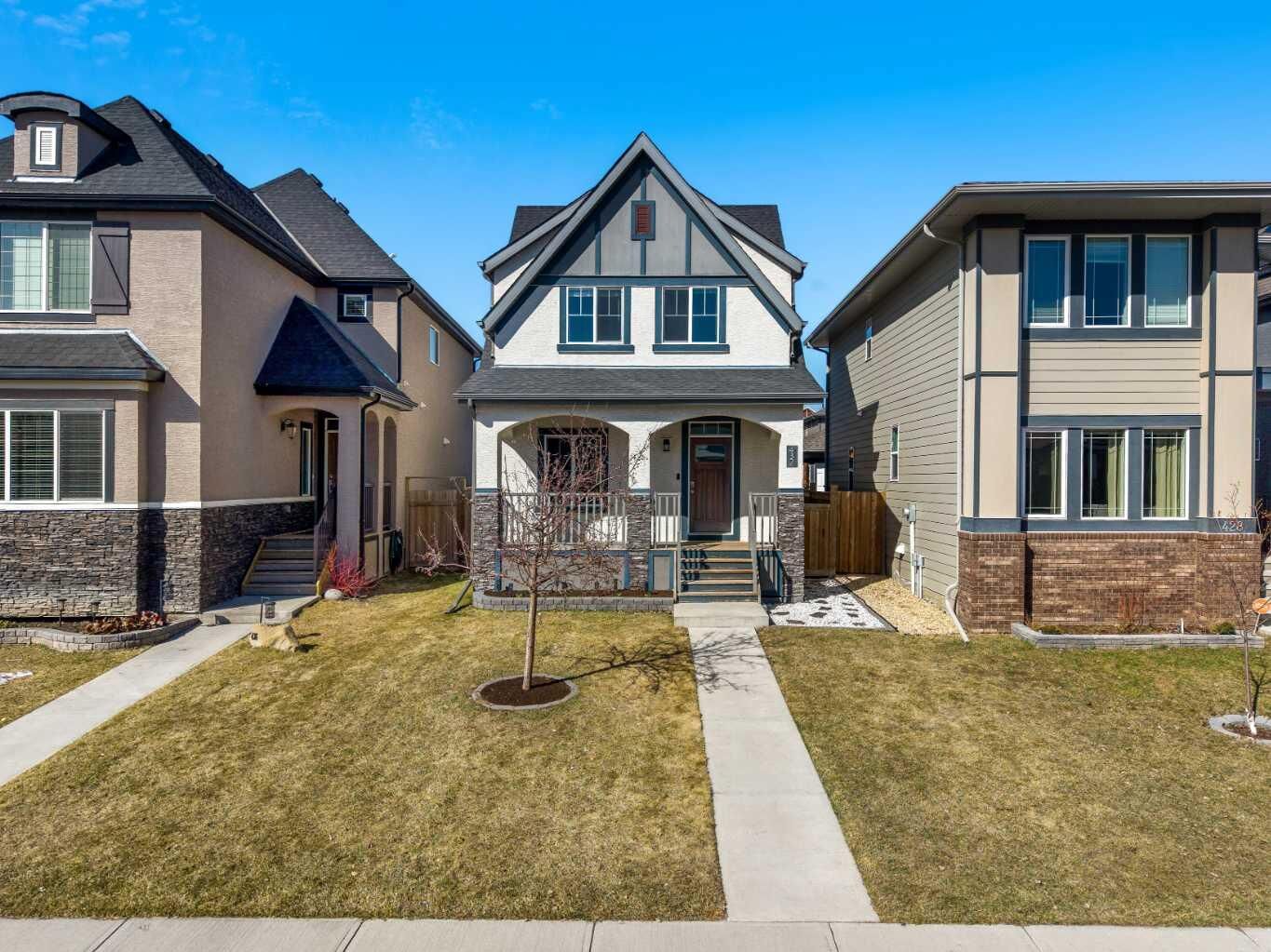 Property Photo:  432 Marquis Heights SE  AB T3M 1V1 