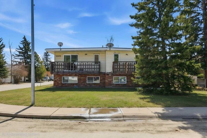 6333/6335 24 Avenue NE — photo 1