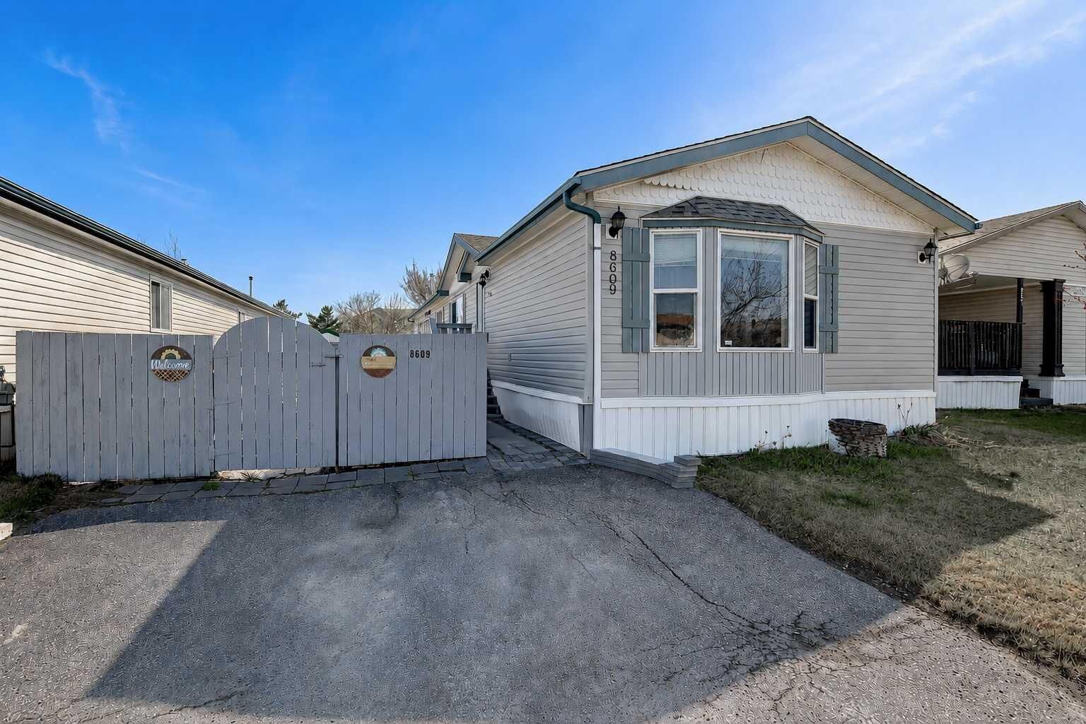 Property Photo:  8609 89 Street  AB T8X 1V7 