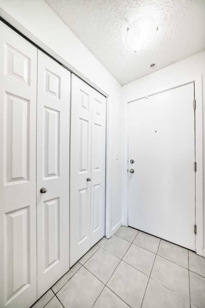 Property Photo:  325 3 Street SE 1705  AB T2G 0T9 