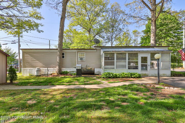 Property Photo:  372 Black Oak Lane  PA 18014 