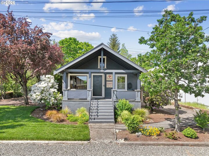 Property Photo: 2105 SE Ochoco St OR 97222