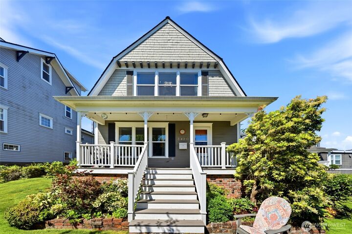 Property Photo:  3420  Federal Avenue  WA 98201 