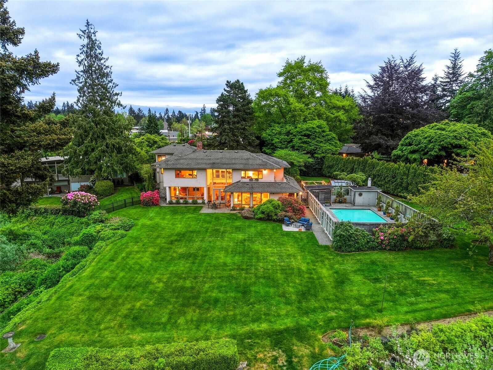 Property Photo:  250  Heather Road  WA 98203 