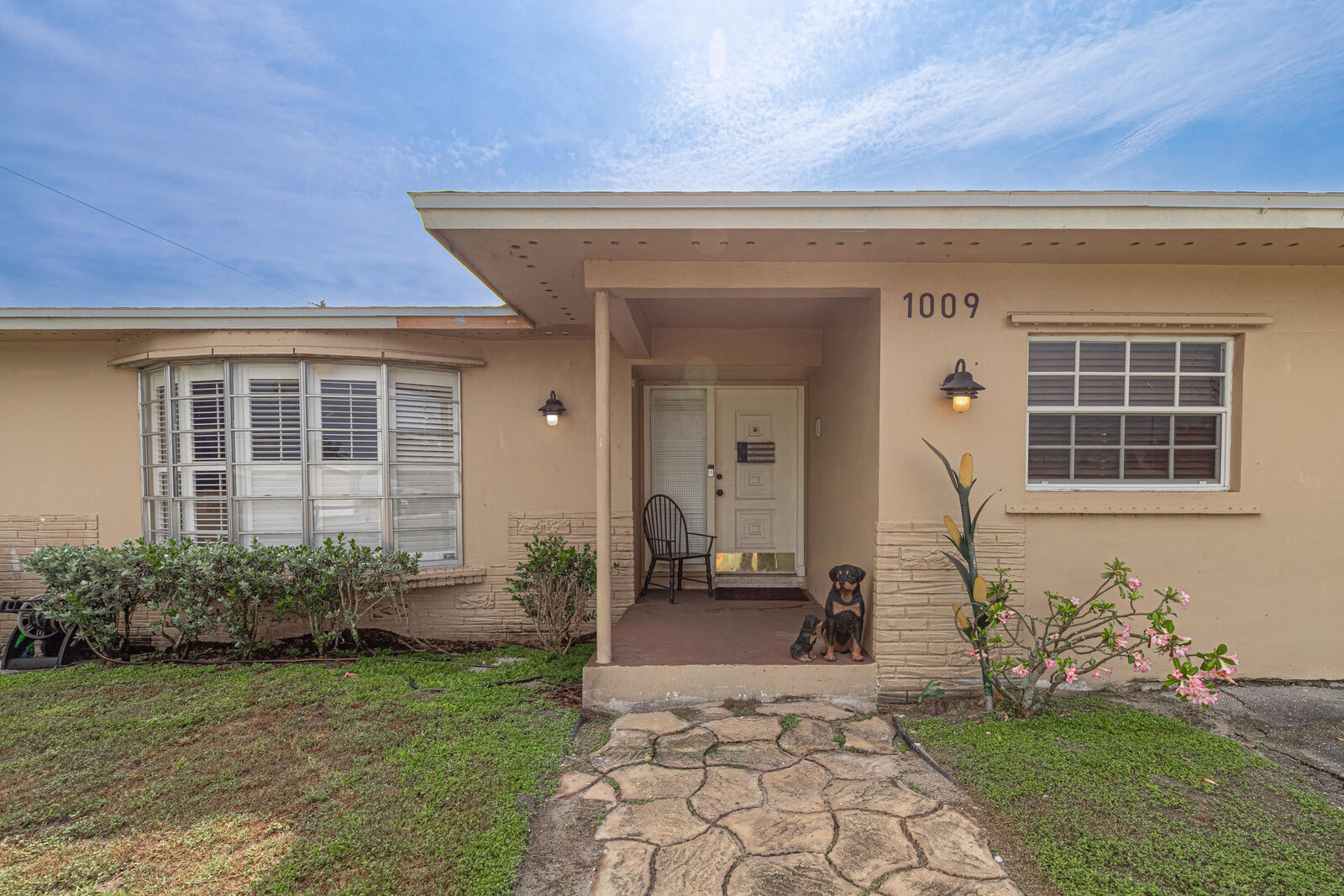 Property Photo:  1009 NE 18th Street  FL 33430 
