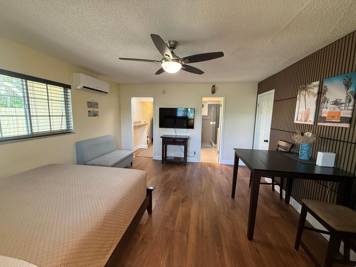 Property Photo:  803 NE 2nd Avenue Studio  FL 33444 