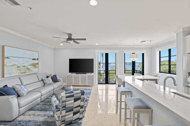 Property Photo:  920 Via Villagio  FL 33462 