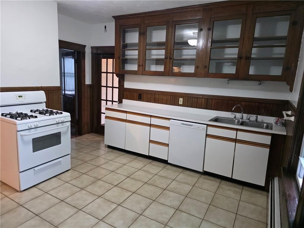 Property Photo:  133 Clifford Street 2  RI 02860 
