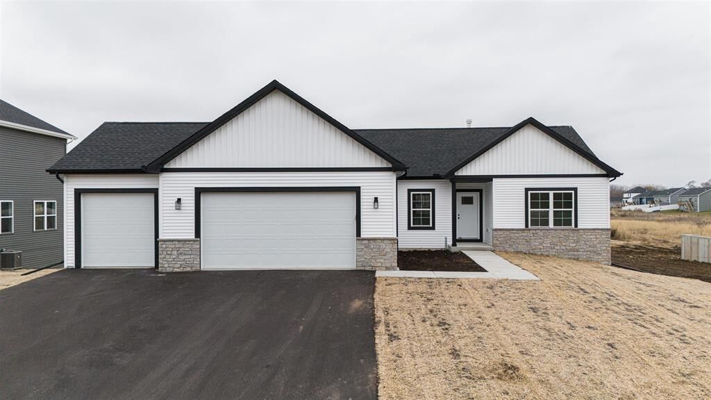 Property Photo:  116 Shady Lane  WI 53019 