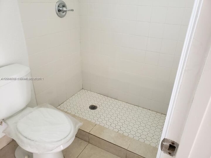 Property Photo:  2929 NW 88th St 4  FL 33147 