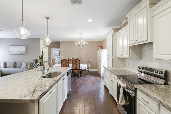 Property Photo:  2439 Augustine Street  LA 70663 