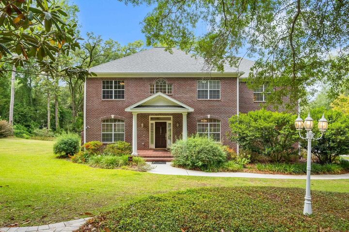Property Photo:  2021 Winthrop Way  FL 32308 