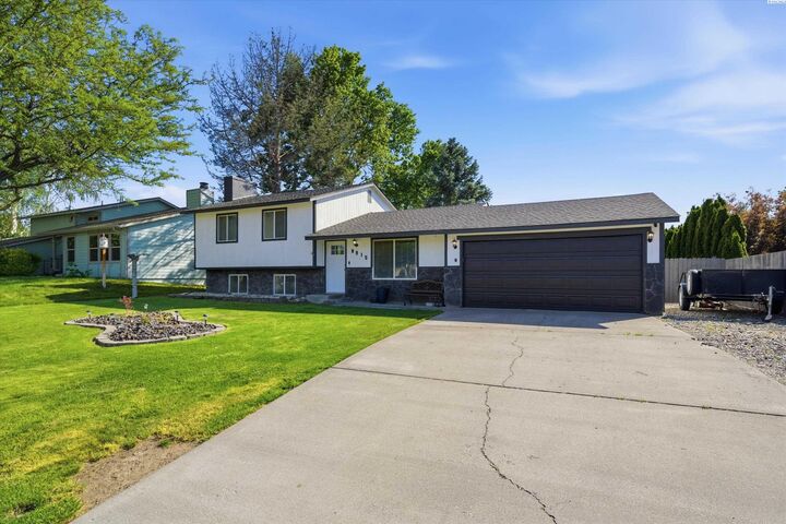 Property Photo:  8915 W Deschutes Ave  WA 99336 