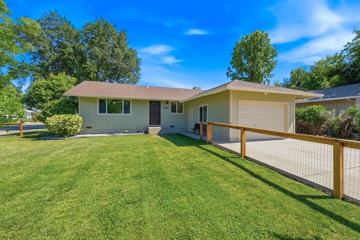 Property Photo:  2885 Iris St  CA 96007 