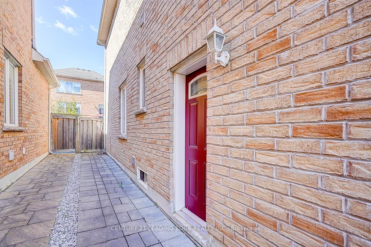 Photo de la propriété:  22 Pelister Drive  ON L6E 0M6 