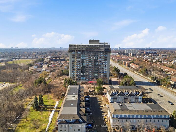 880 Dundas Street W 1604 — photo 1