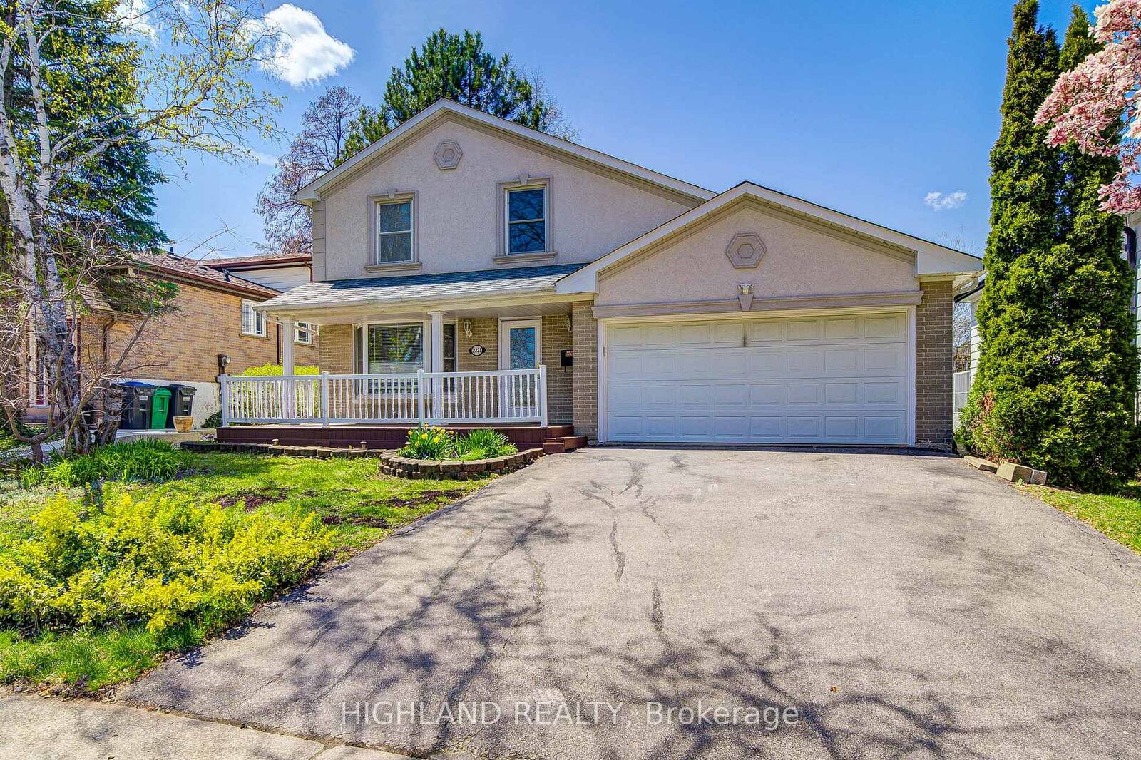 Property Photo: 2231 Buttonbush Crescent ON L5L 1C4