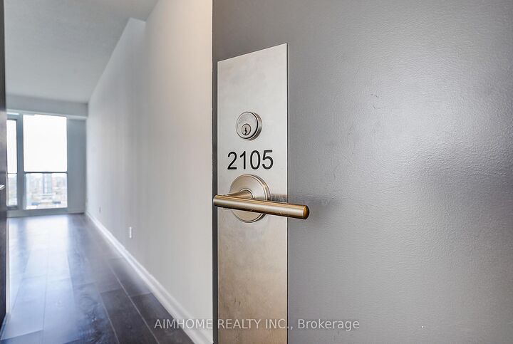 Property Photo: 32 Forest Manor Road 2105 ON M2J 0H2