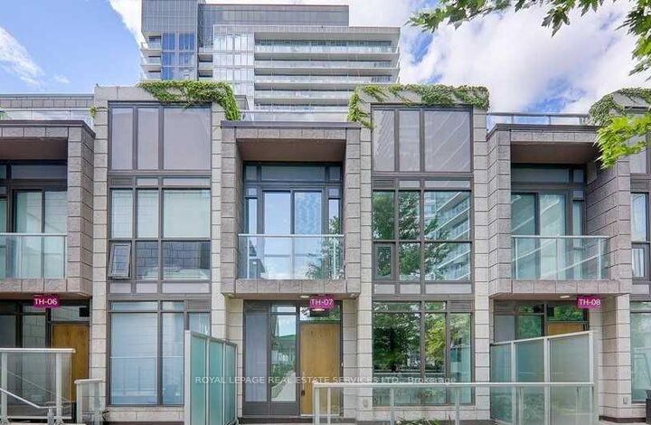 121 McMahon Drive Th7 — photo 1