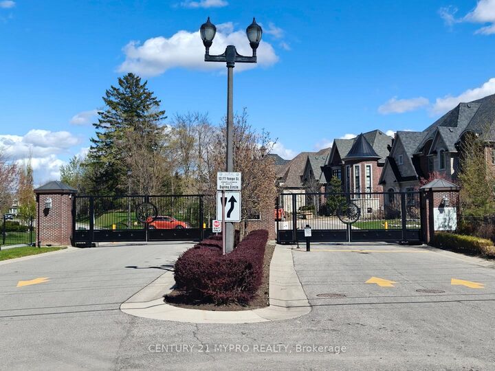 Property Photo: 70 Davina Circle ON L4G 0T1