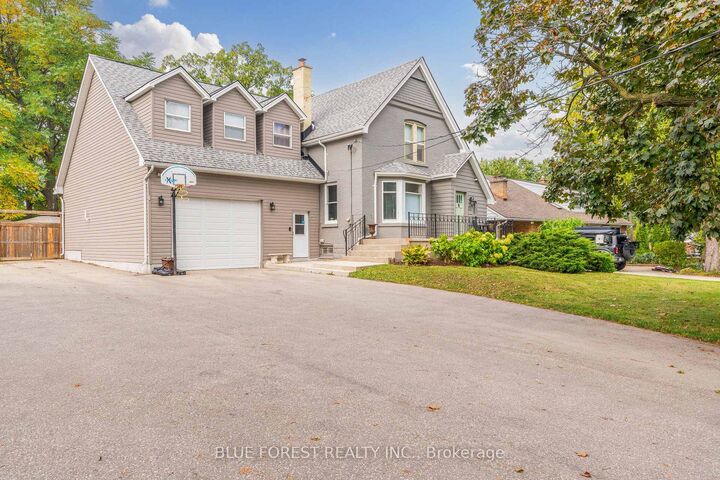 521 Upper Queen Street — photo 1