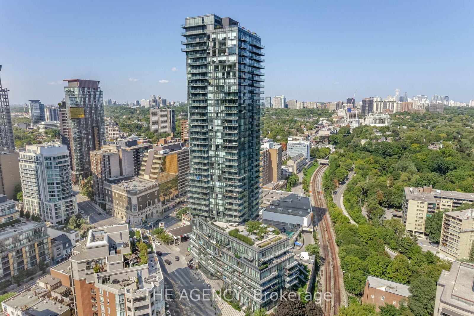 Property Photo: 825 Church Street 105 ON M4W 3Z4