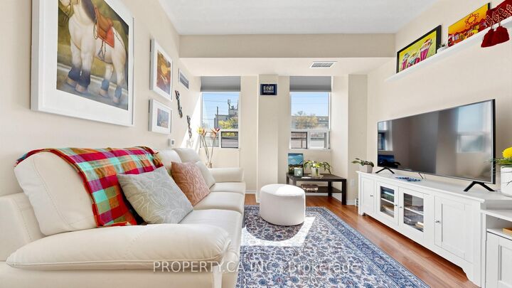 Property Photo: 7398 Yonge Street 107 ON L4J 8J2