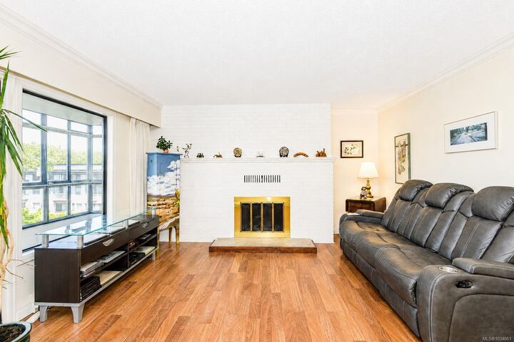 Property Photo:  420 Linden Ave 506  BC V8V 4G3 