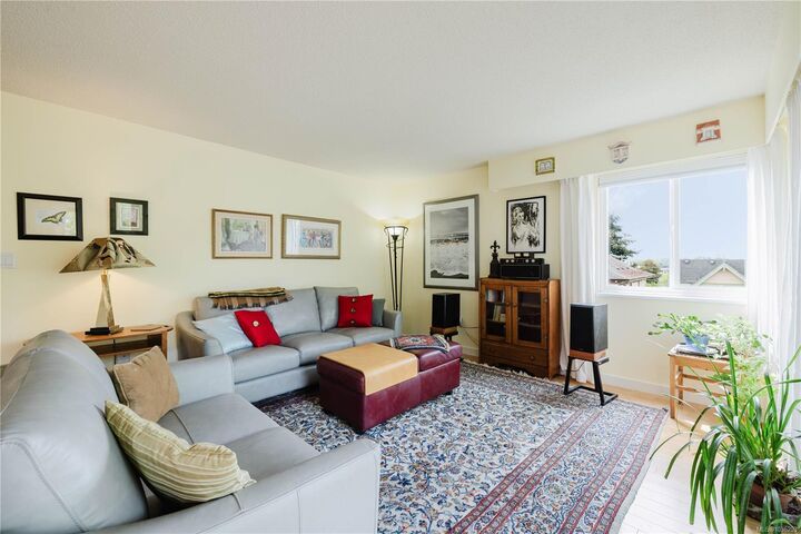 Property Photo:  1012 Collinson St 403  BC V8V 3C1 