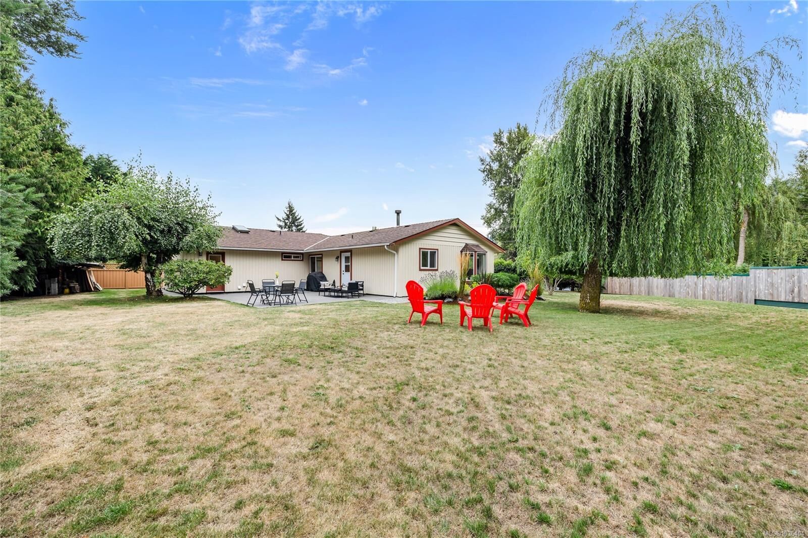 Property Photo:  220 Park Dr  BC V8K 2R6 