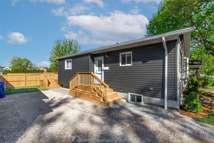 Property Photo: 12 Lansdowne Avenue ON N7M 4J3