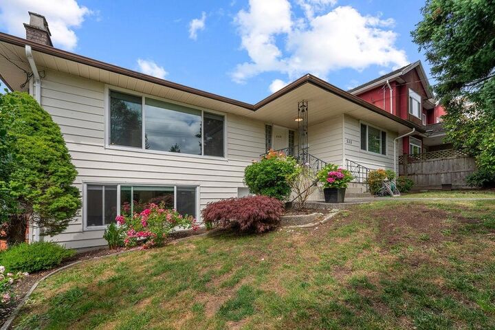 Property Photo:  535 Holdom Avenue  BC V5B 3V3 