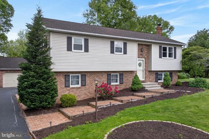 Property Photo: 140 Hamilton Drive PA 17301