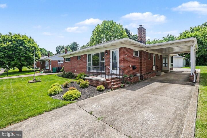 Property Photo: 44 Oak Avenue PA 17011