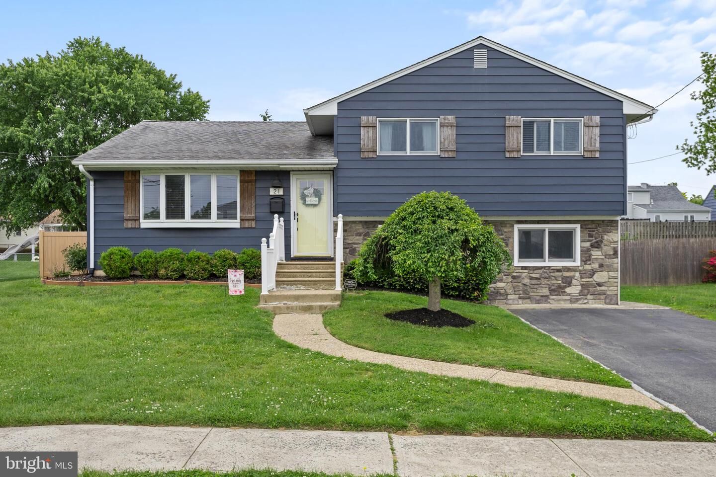 Property Photo:  21 Greenwood Drive  NJ 08505 