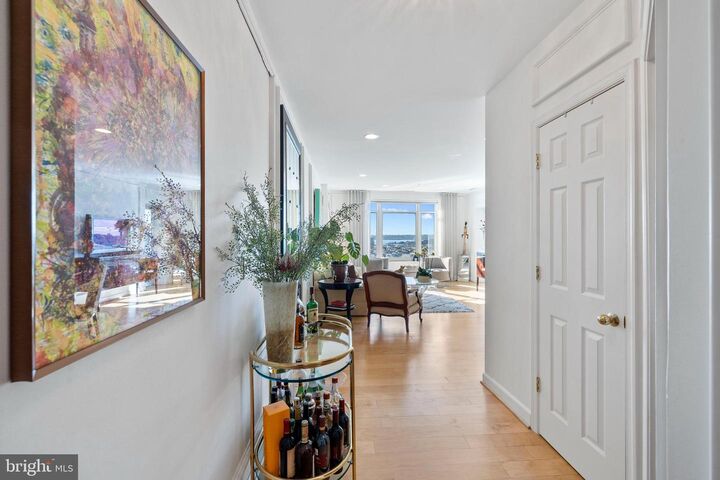 Property Photo:  100 Harborview Drive 1708  MD 21230 